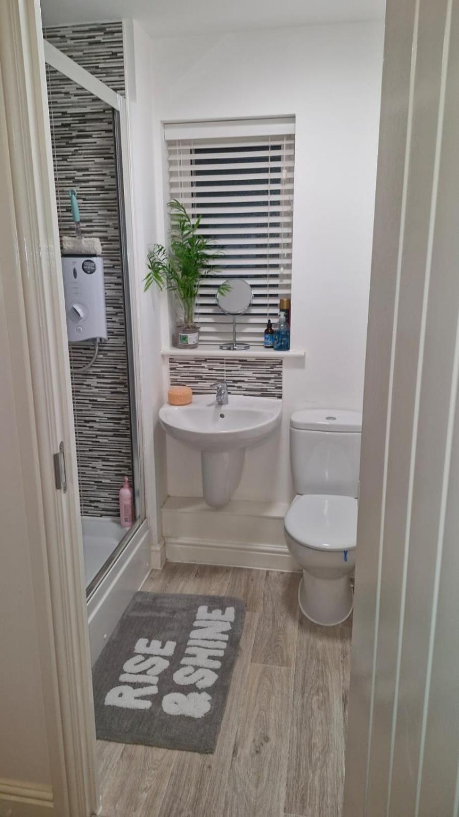 Modern Double Room With En-Suite, Parking & Fast Wifi - Close To Beach Sandgate Eksteriør billede