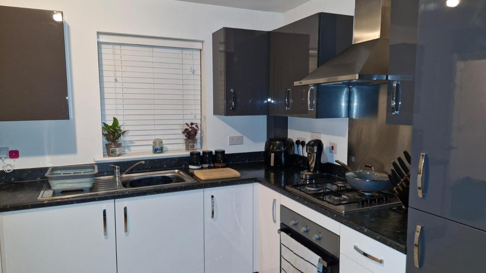 Modern Double Room With En-Suite, Parking & Fast Wifi - Close To Beach Sandgate Eksteriør billede